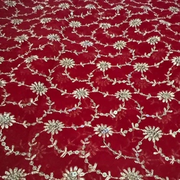 Beautiful Red Saree/Sari with Gold Border - Picture 1 of 7